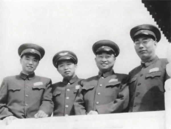 為保中央機關，許光達犯兵家大忌，毛主席很自信：許光達，我放心