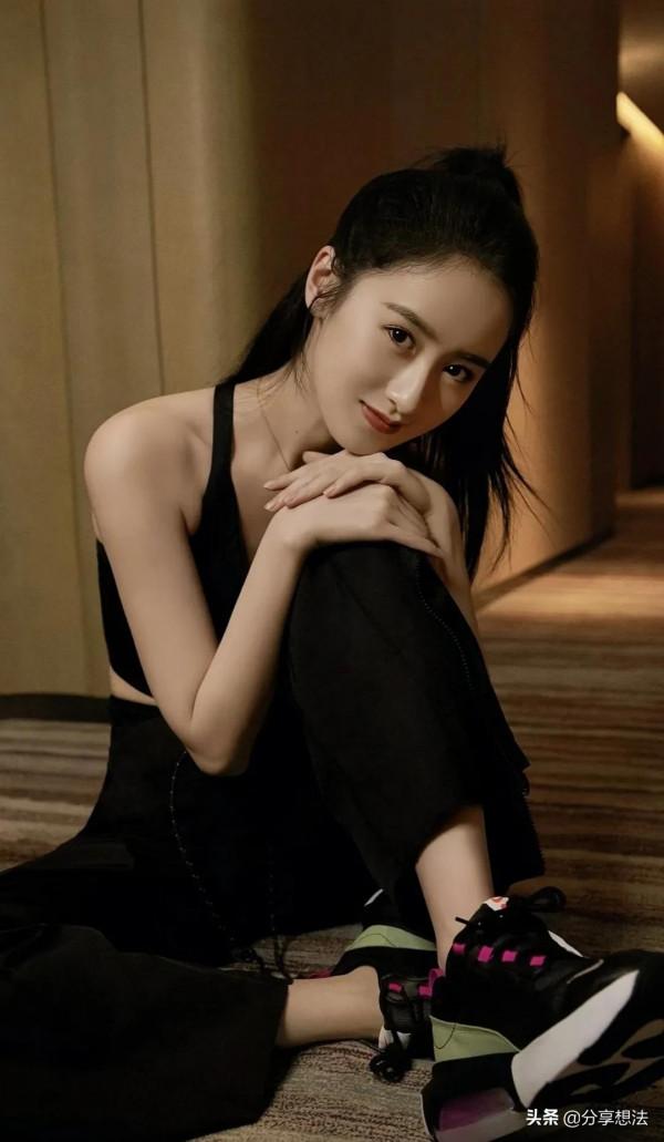 袁冰妍現代裝也很漂亮