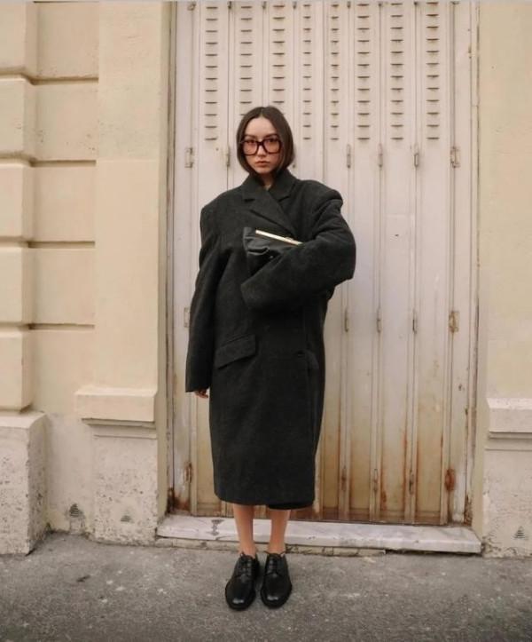 四五十歲的女人，建議少穿高跟鞋！今年流行這3雙鞋，舒適顯高階