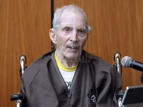 2001年，美國男子釣魚時發現屍體，兇手卻是男扮女裝的億萬富豪