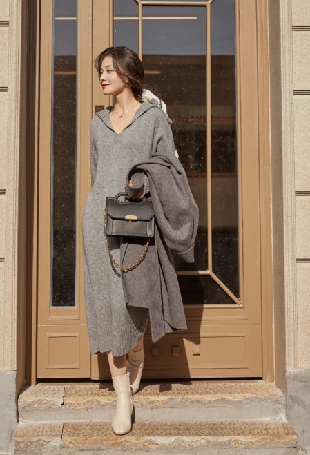 冬天穿“小白靴”更驚豔，顯瘦耐看還減齡，配大衣美極了