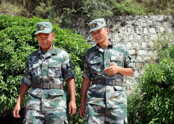 還記得女兵中的那位男班長嗎?不一般! 還記得女兵中的那位男班長嗎?不一般!