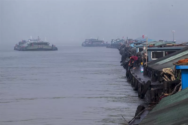 跑船人:以船為家,擺渡人生 跑船人:以船為家,擺渡人生