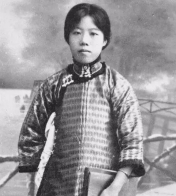 與周恩來久別重逢，鄧穎超坦白一事，周恩來大怒：你怎麼這麼糊塗