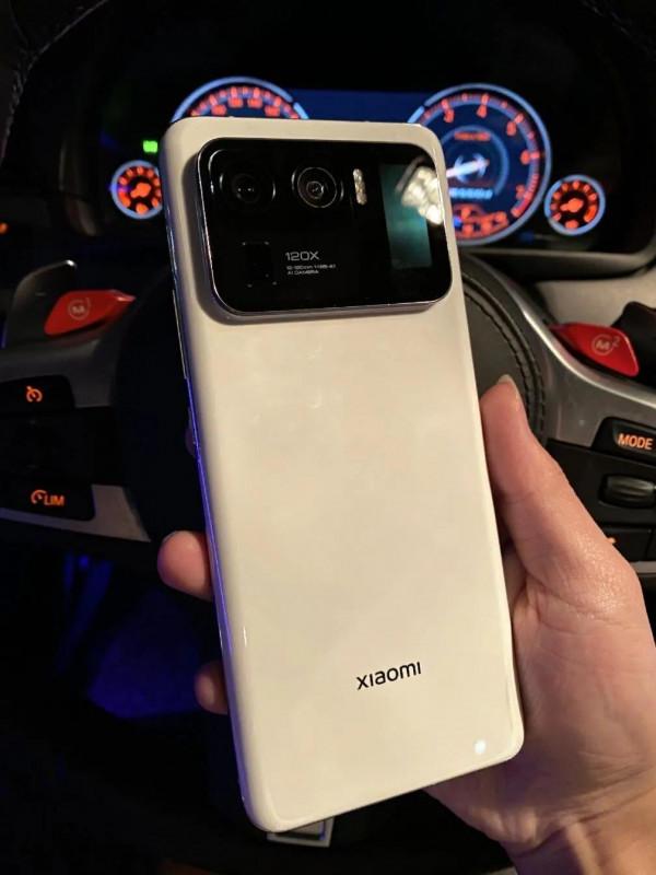 小米11ultra 多少年沒買新手機了12+512的頂配陶瓷很舒服