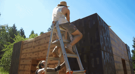 4天打造真人版《我的世界》小鎮,能親手打怪升級敲方塊的那種 4天打造真人版《我的世界》小鎮,能親手打怪升級敲方塊的那種