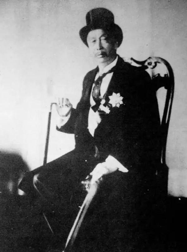 祖籍廣東的印尼首富,娶歐洲美女為妻,後代如今已無華人長相 祖籍廣東的印尼首富,娶歐洲美女為妻,後代如今已無華人長相