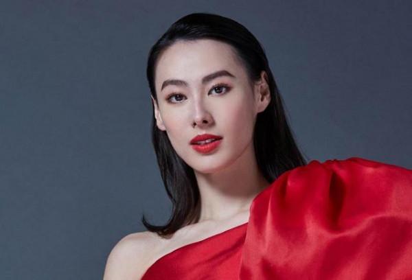 網紅離婚後為百億富豪生子，如今女兒都兩歲了，卻連婚禮都沒舉辦