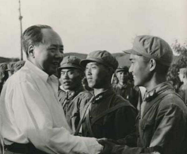 毛主席警衛員李連慶:76歲放棄副軍級生活,拿著積蓄回鄉帶村脫貧 毛主席警衛員李連慶:76歲放棄副軍級生活,拿著積蓄回鄉帶村脫貧