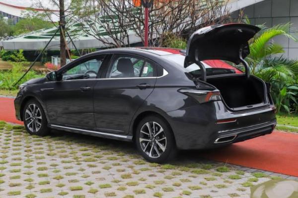 ​還在等第四代帝豪?艾瑞澤5PLUS動力強價效比高,居家出行兩皆宜 ​還在等第四代帝豪?艾瑞澤5PLUS動力強價效比高,居家出行兩皆宜