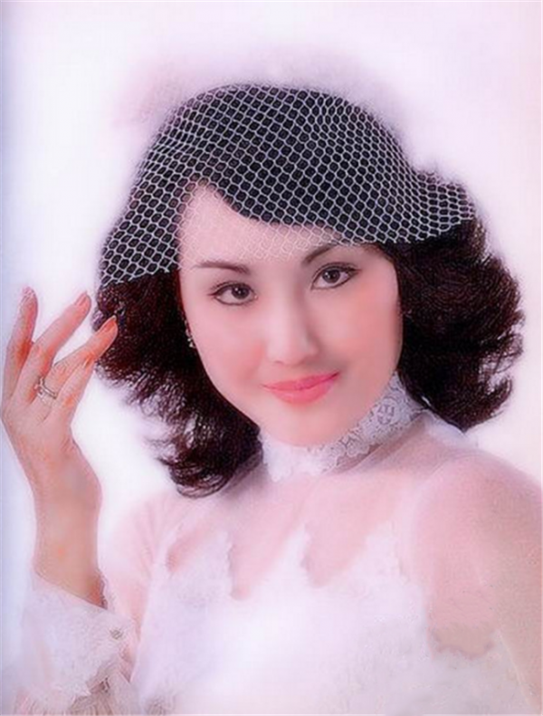 整容老去和自然老去有何區別?4對同齡貌美女星今昔對比差距大 整容老去和自然老去有何區別?4對同齡貌美女星今昔對比差距大