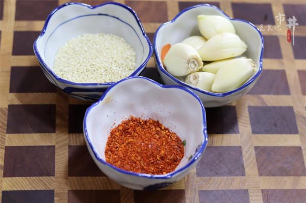 過年做涼拌菜，記住2款“通用涼拌汁”，葷菜素菜都適用，味道香