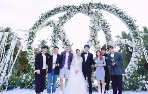 魏晨結婚了，是那個和他一起看流星雨的女孩