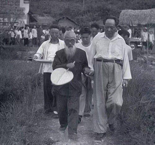 他曾多次幫助偉人，建國後進京求職，偉人：早替你安排好了