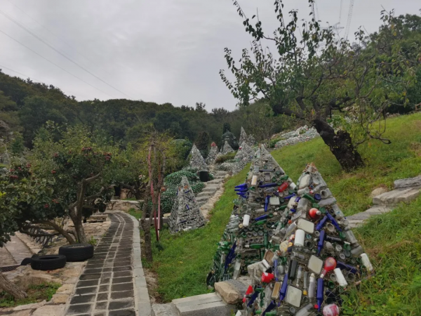 自我放逐27年,于振立在大黑山為自己造了座“墳墓”| 藝術栗子 自我放逐27年,于振立在大黑山為自己造了座“墳墓”| 藝術栗子