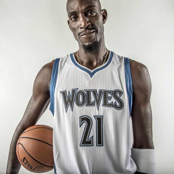 巔峰期的加內特是否能單防杜蘭特?看看兩項綜合對比,懸殊比較大 巔峰期的加內特是否能單防杜蘭特?看看兩項綜合對比,懸殊比較大