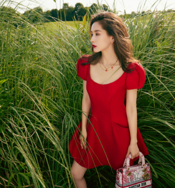 王子文：一個被演戲“耽誤”的瑜伽“高手”，鍾愛瑜伽，比例完美