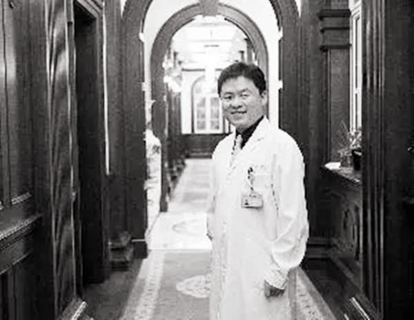 西方醫學界對腦癱束手無策，德國母親攜子赴上海求醫，手術成功