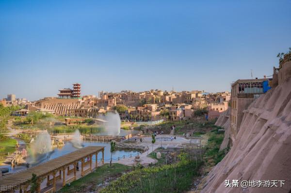 新疆喀什離阿富汗僅有一線之隔，一邊是天堂一邊卻是戰亂中的地獄