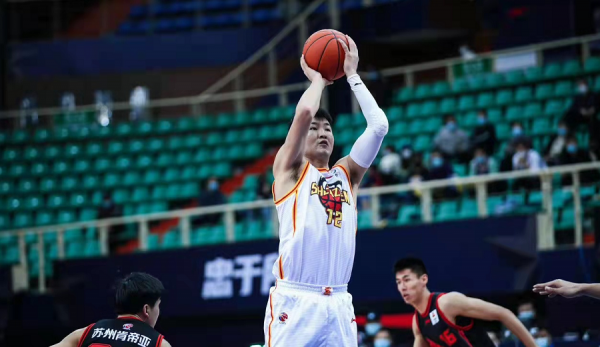 爆砍57+13，雙子星掀翻江蘇，李楠指導臉色鐵青，3連敗淪為墊底