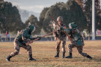 開展刺殺格鬥訓練 錘鍊官兵戰鬥血性