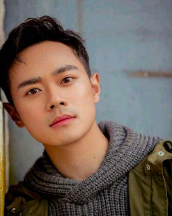 曹駿：16歲火遍全國，30歲無人問津，“老實人”混不了娛樂圈嗎？