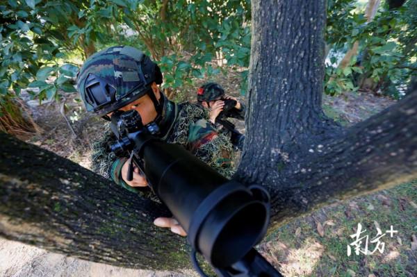 真槍實彈!直擊超燃武警模擬實戰訓練 真槍實彈!直擊超燃武警模擬實戰訓練