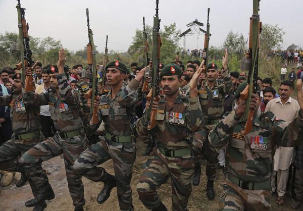 12月20日軍情急報!白俄羅斯借核武器反擊,印軍司令死了沒人敢接 12月20日軍情急報!白俄羅斯借核武器反擊,印軍司令死了沒人敢接