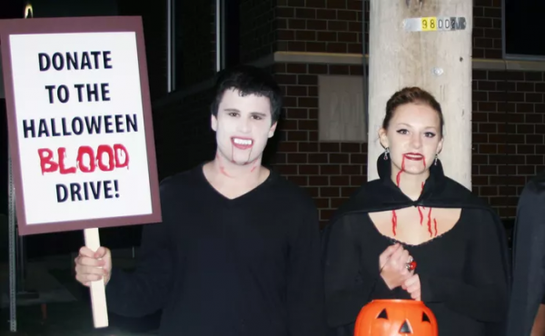 真是拼了!美國為了讓民眾獻血,疫情籠罩也要過萬聖節 真是拼了!美國為了讓民眾獻血,疫情籠罩也要過萬聖節