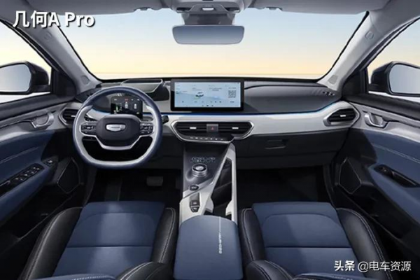 預算15萬左右，這兩款純電家轎怎麼選？舒適和操控都有