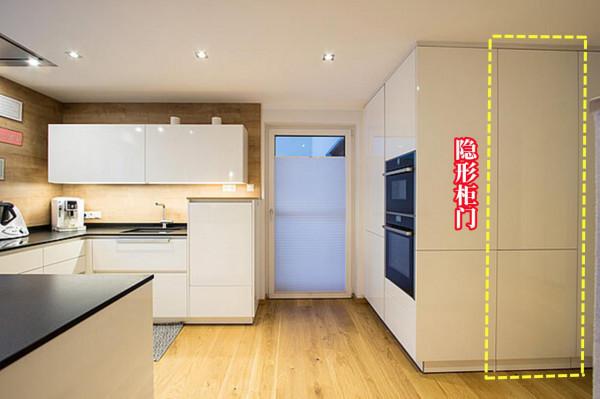 天天圍著廚房轉，我怎麼就沒想到：櫥櫃往前挪1米，騰個儲物間