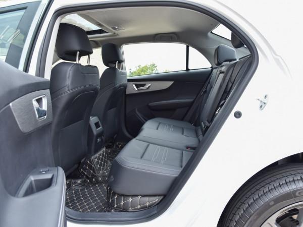 試駕比亞迪秦EV:高性價比緊湊型電動車靠譜之選 試駕比亞迪秦EV:高性價比緊湊型電動車靠譜之選