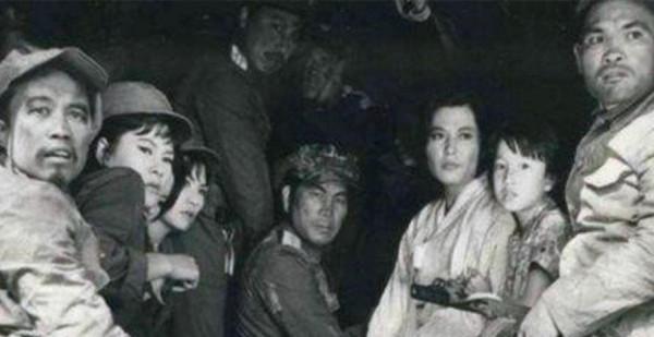 日本女兵穿軍裝為何配裙子？不僅是為了省物資，還有另一個原因