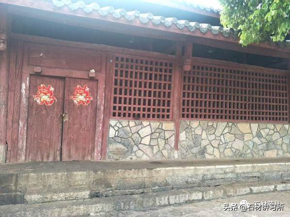 &OpenCurlyDoubleQuote;石頭寨&rdquo;裡看石頭