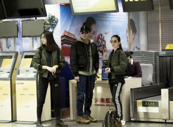 胡軍攜妻子女兒出鏡，三人同穿機車風夾克服，又酷又養眼