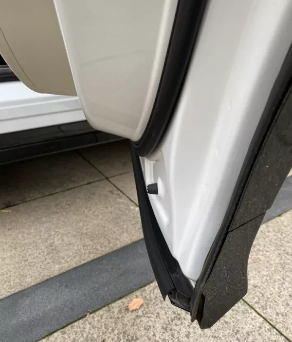 材料工程師體驗嵐圖FREE試裝車：主體已成形，細節再推敲