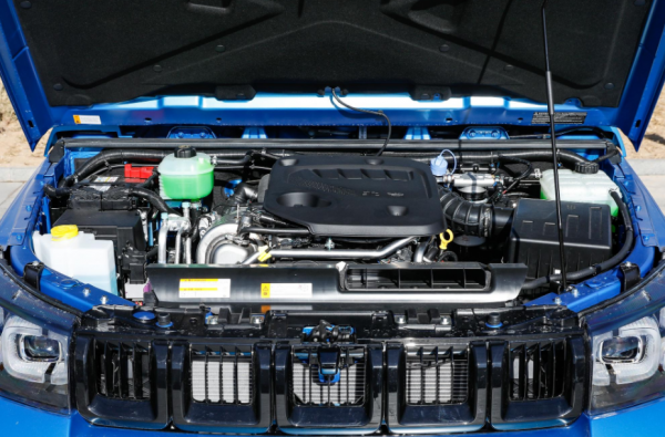 BJ40刀鋒英雄版解析，這車夠硬麼，選擇哪款車型更實惠