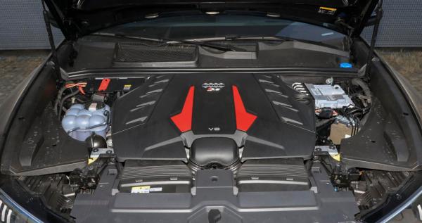 3.8s破百的奧迪RS Q8，搭載4.0T+48V，它的整體表現又會如何