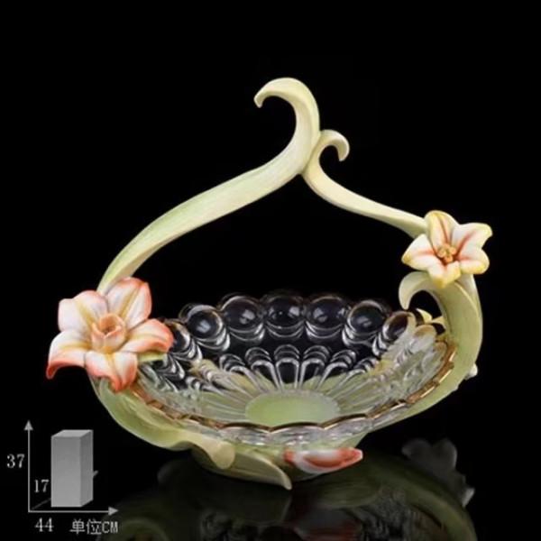 瓷器花樣新玩法,美得讓人目不轉睛。(法藍瓷) 瓷器花樣新玩法,美得讓人目不轉睛。(法藍瓷)