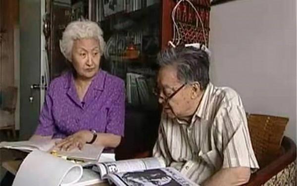 馮亦代“熱戀”黃宗英，臨終要求與前妻合葬，二妻表示：可以理解