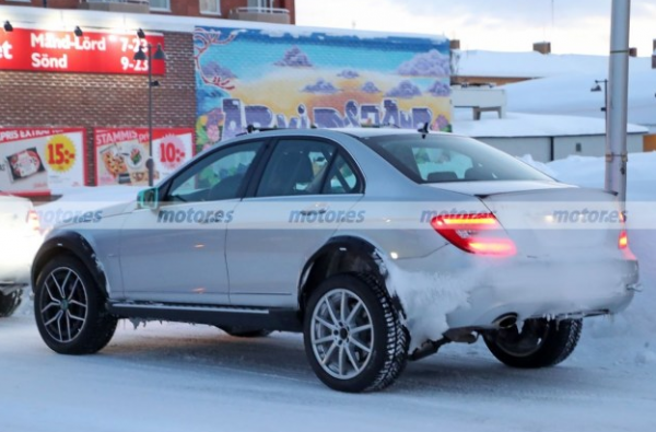 賓士&OpenCurlyDoubleQuote;三廂SUV&rdquo;諜照曝光：網友評價的是審美，車主關心的是價格