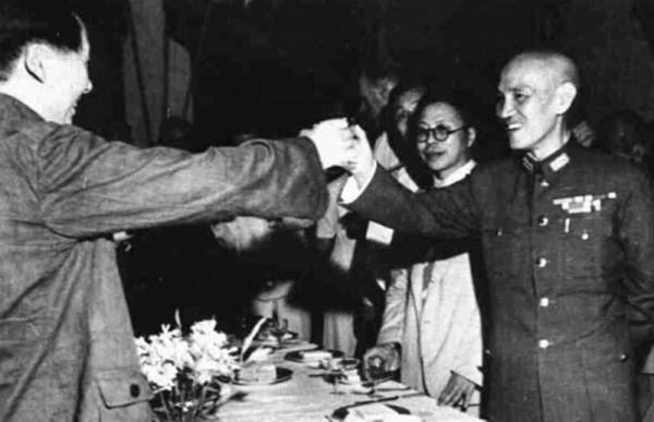 解放戰爭時，軍區首長及中央領導都有一代號，毛主席代號是什麼？