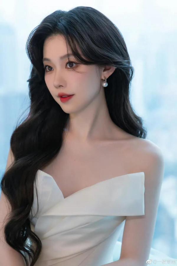 鳳凰網時尚之選：陳數、許佳琪、李若彤、尼坤、袁冰妍、INTO1