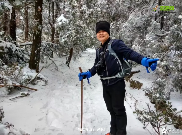他耕耘三尺講臺，13年單人單車騎行13萬公里，帶女兒畢業騎行進藏