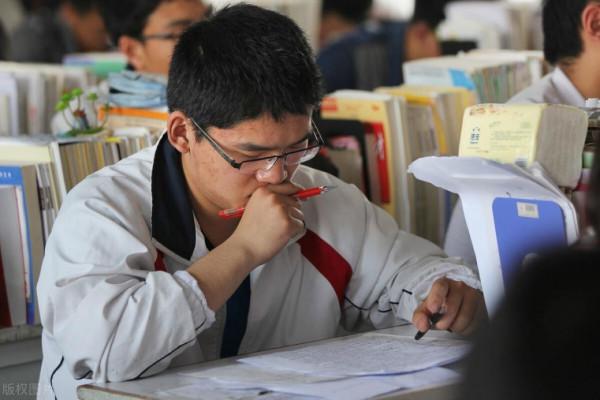 中考錄取率50%,一本上線率不足20%:教育不是為了淘汰學生 中考錄取率50%,一本上線率不足20%:教育不是為了淘汰學生