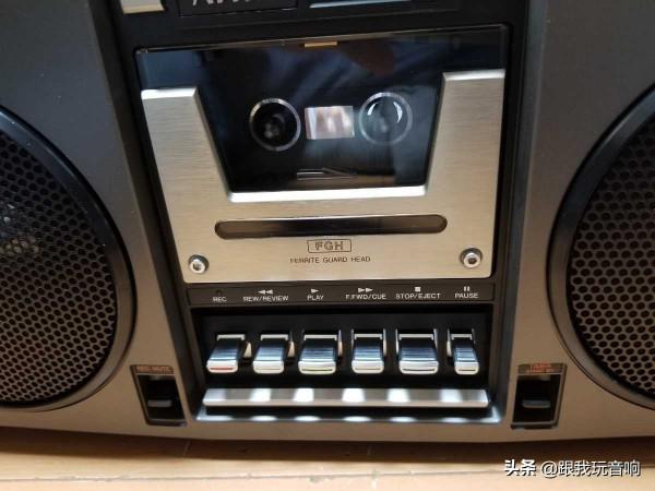 愛華 AIWA TPR-820 經典雙UV表四喇叭音響 收音機 錄音機