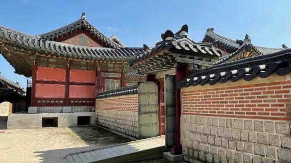 這裡是韓國的“故宮”，面積不大，很多人都說比中國的故宮差遠了