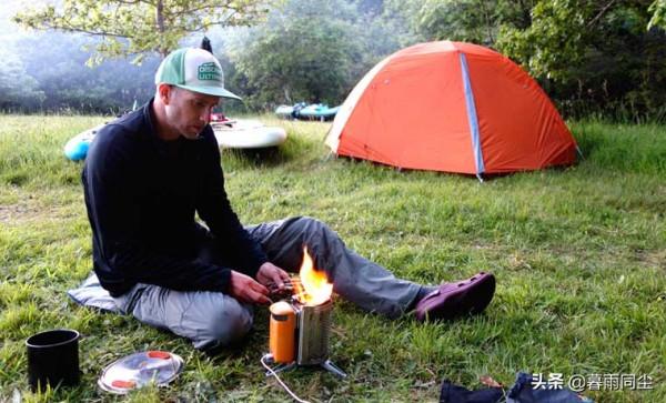 重量935克的燃木發電柴火爐——BioLite CampStove 2（揹包客最愛）