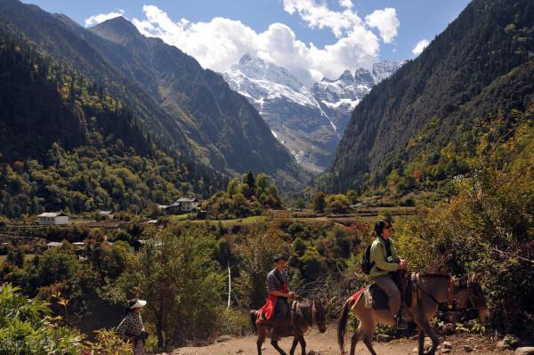 永遠不允許攀登的山一一梅里雪山