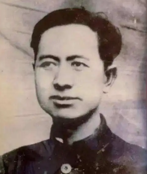 毛主席的保健醫生王鶴濱，曾力勸主席戒菸，因與江青不和離開主席